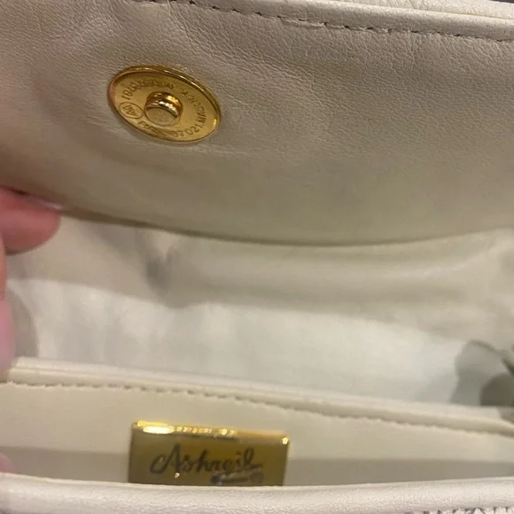 White genuine leather Ashneil crossbody or shoulder bag - Picture 5 of 13